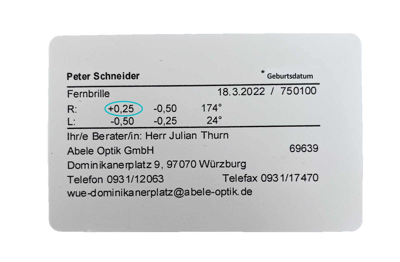 Das Bild zeigt einen Brillenpass, wie Sie ihn beim Kauf einer Brille erhalten.